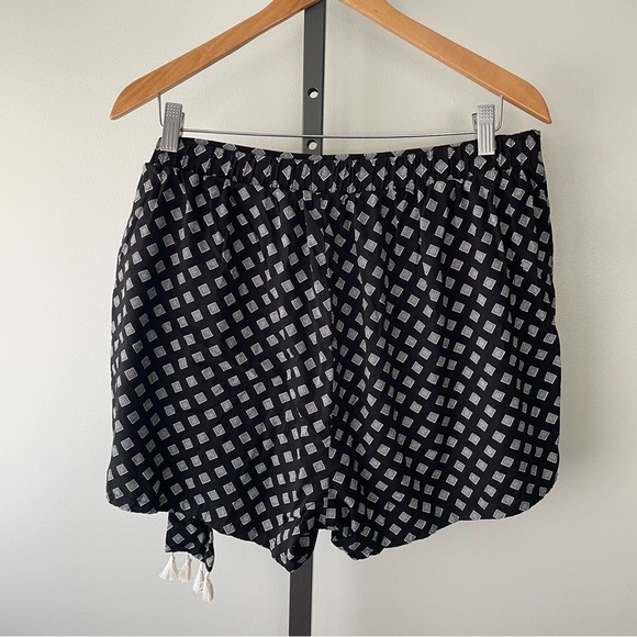 Torrid Challis High Rise Skort Printed Skirt With Shorts Front Tie Up Tassels - Picture 3 of 7